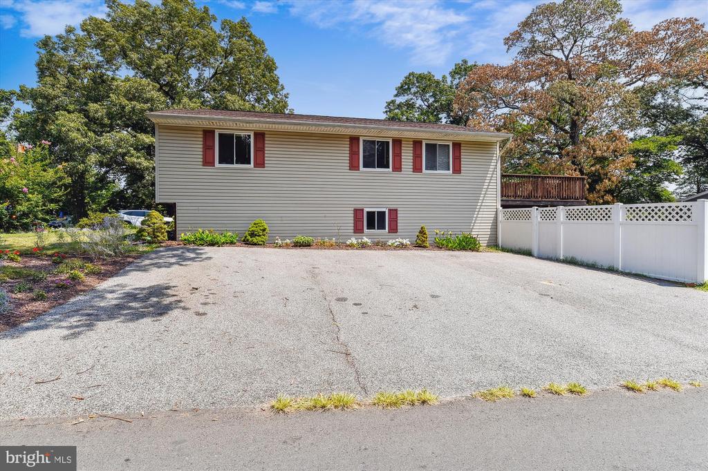1031 Saint Margarets Dr