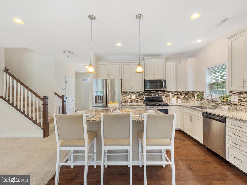 7612 Holly Ridge Dr