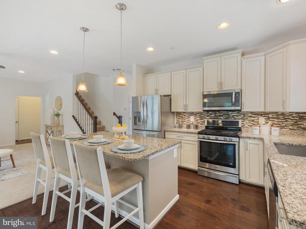 7612 Holly Ridge Dr