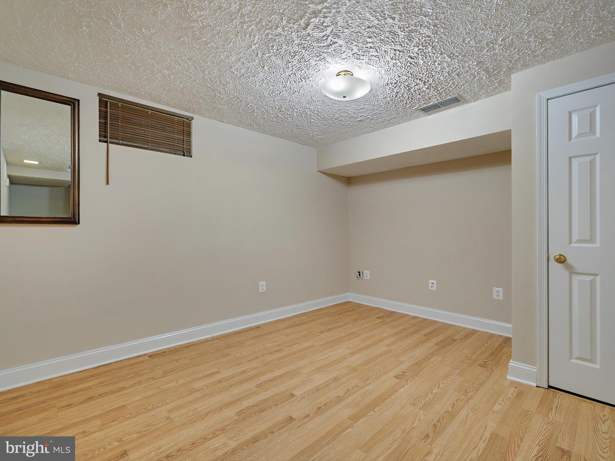 1402 Iron Horse Ct