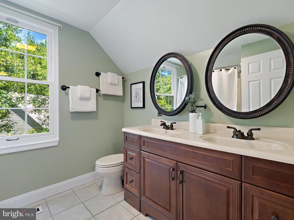 1402 Iron Horse Ct