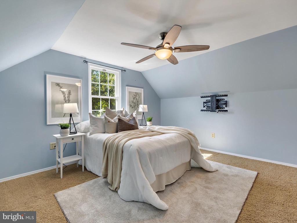1402 Iron Horse Ct