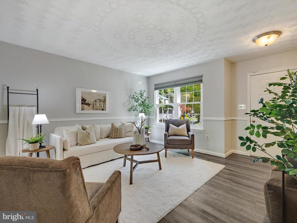 1402 Iron Horse Ct