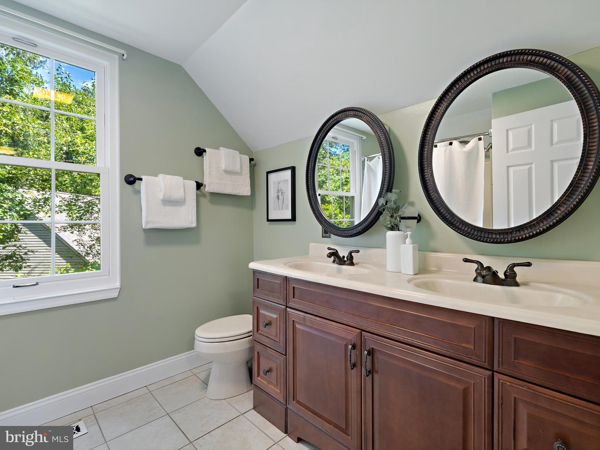 1402 Iron Horse Ct