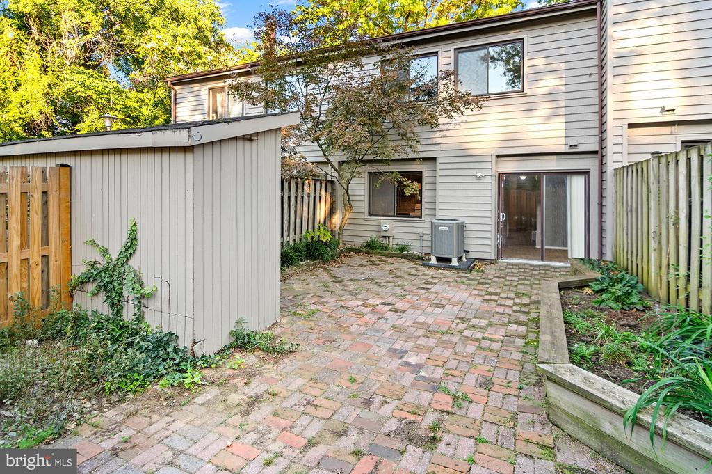 1052 Cedar Ridge Ct