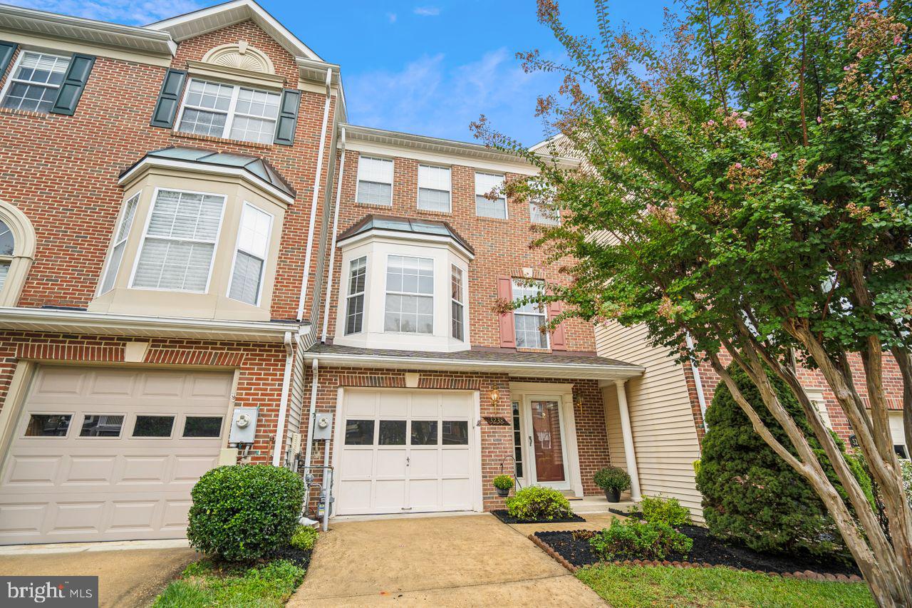 3238 Escapade Cir