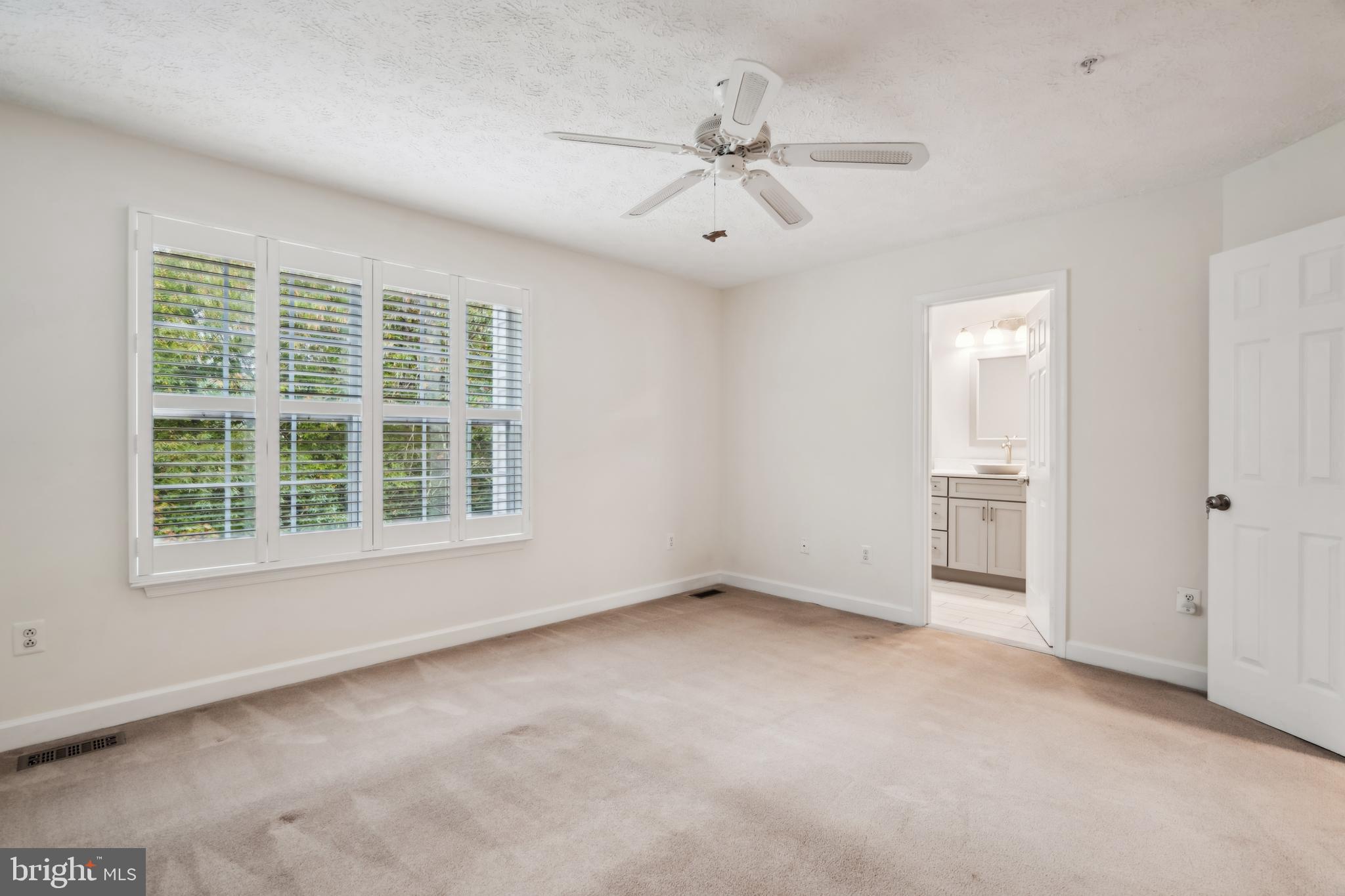 3238 Escapade Cir