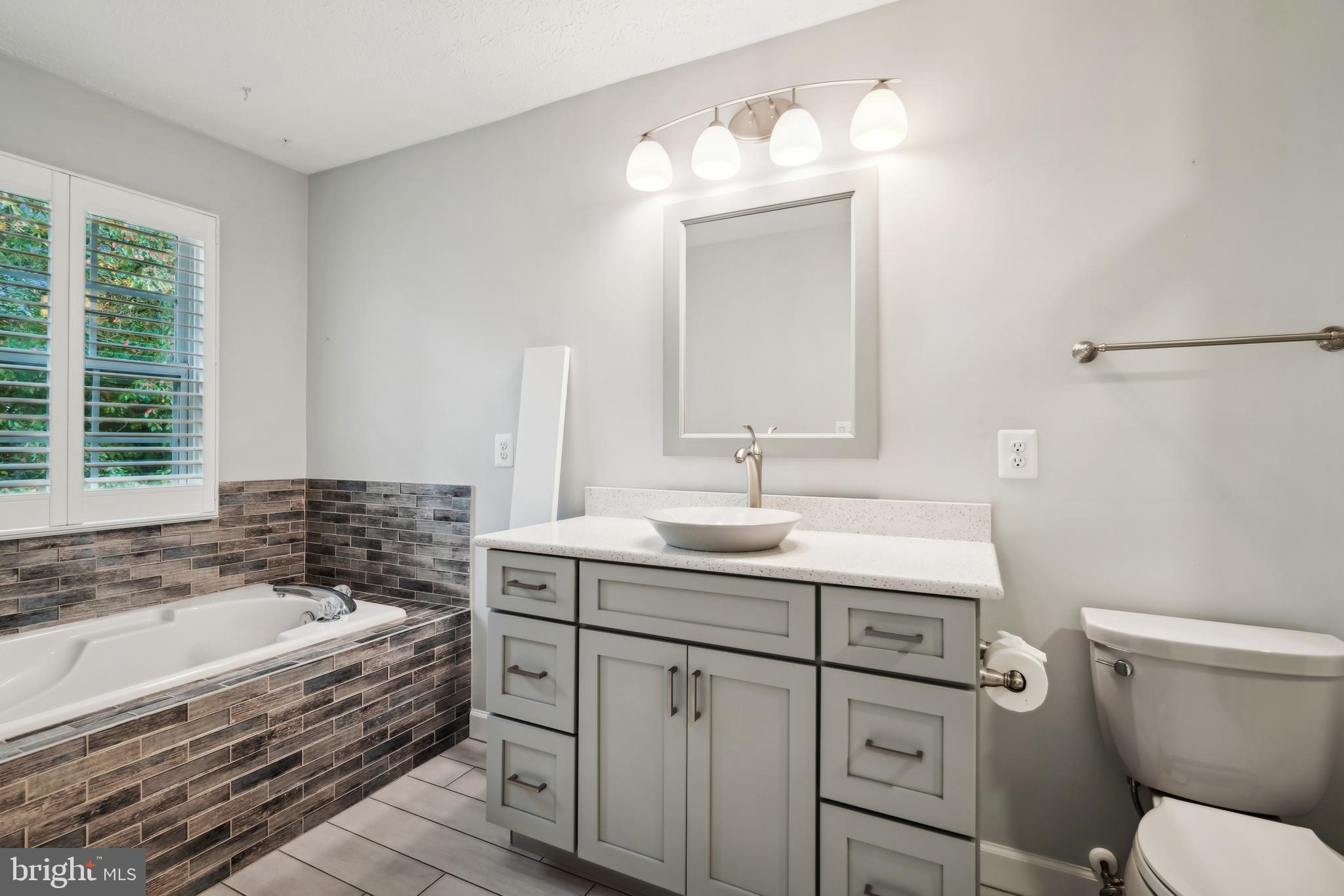 3238 Escapade Cir