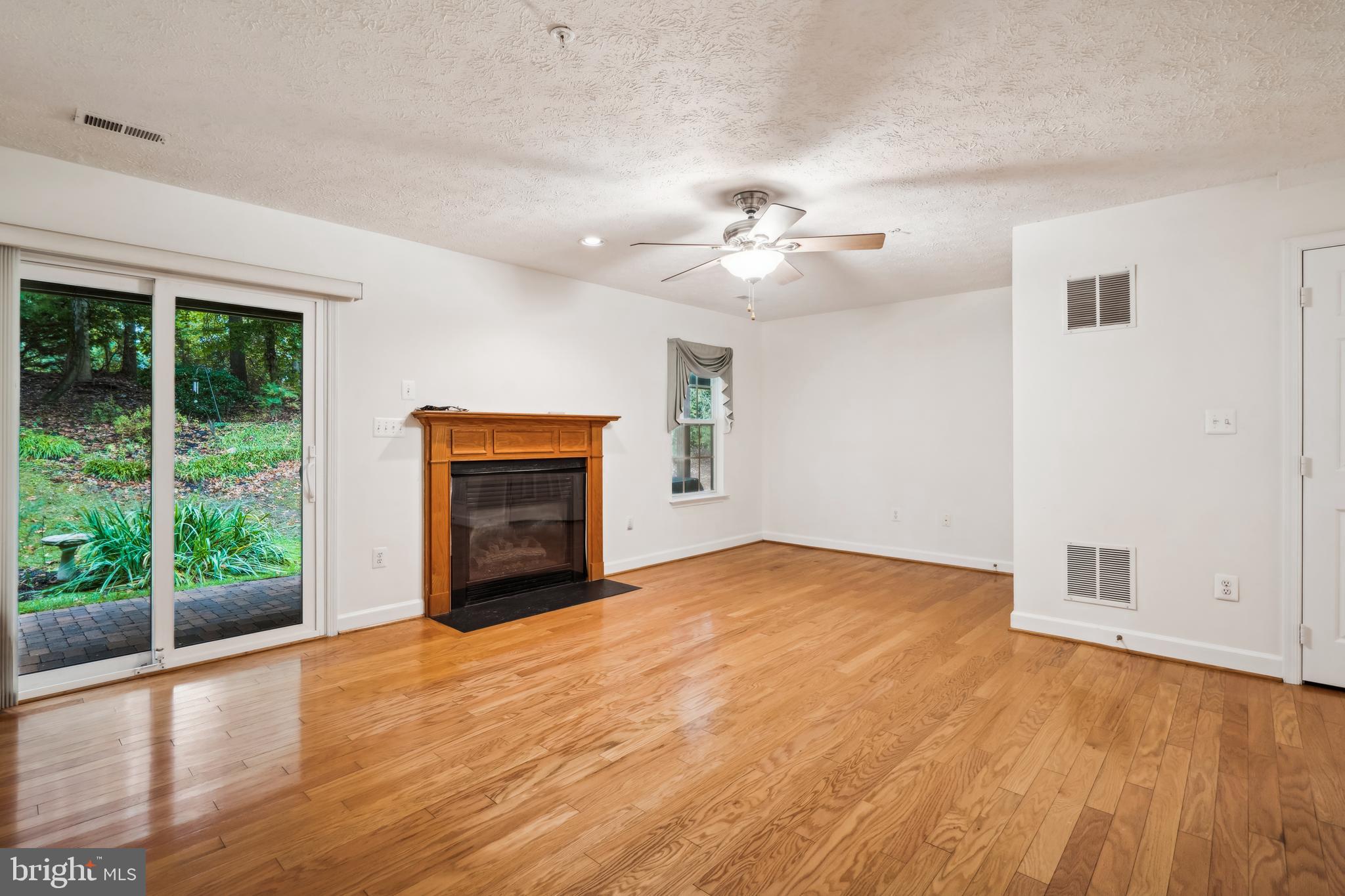 3238 Escapade Cir