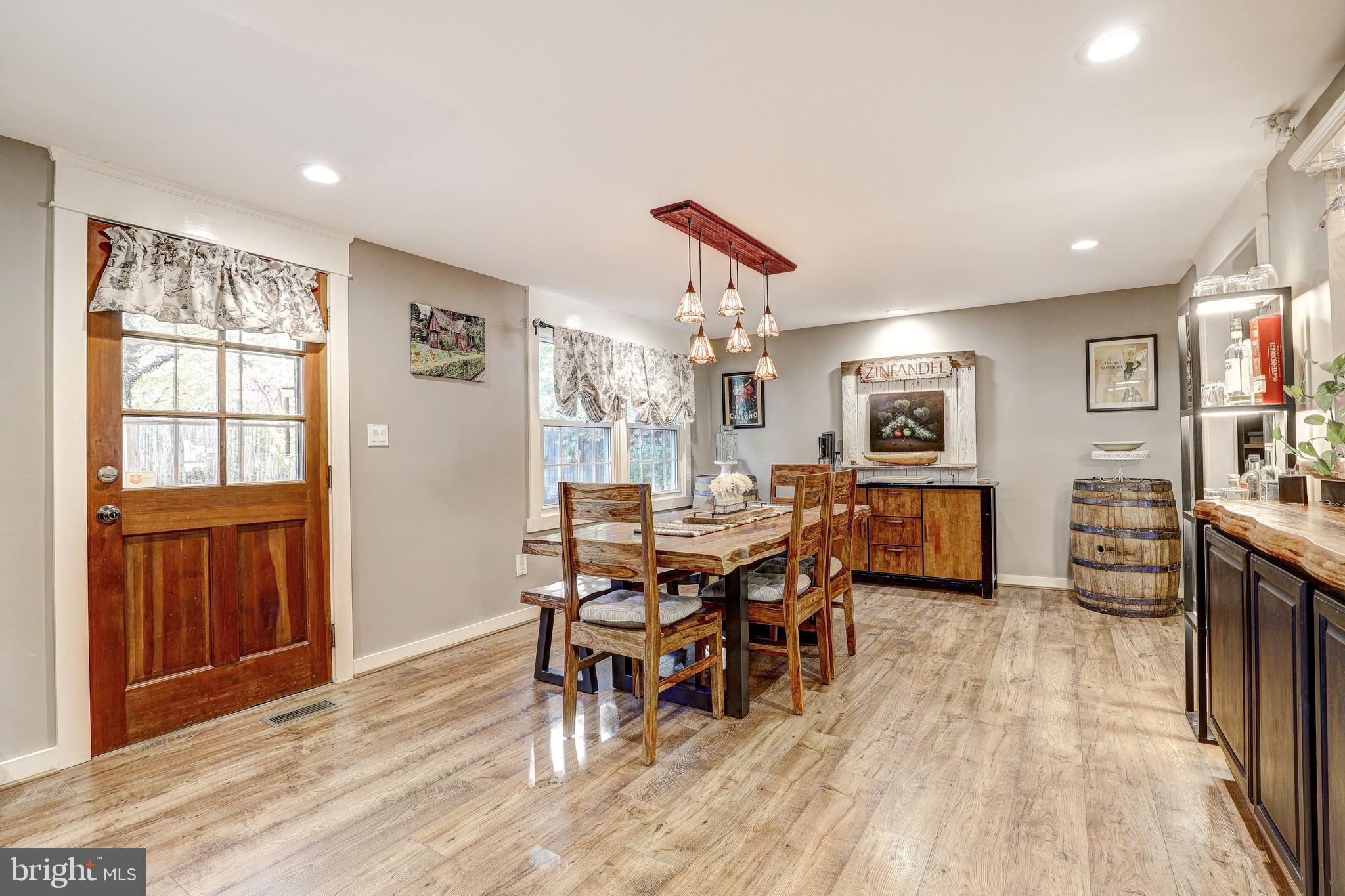 825 Ruxshire Dr