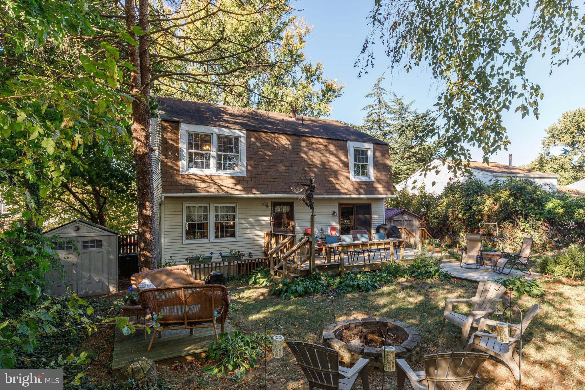 825 Ruxshire Dr