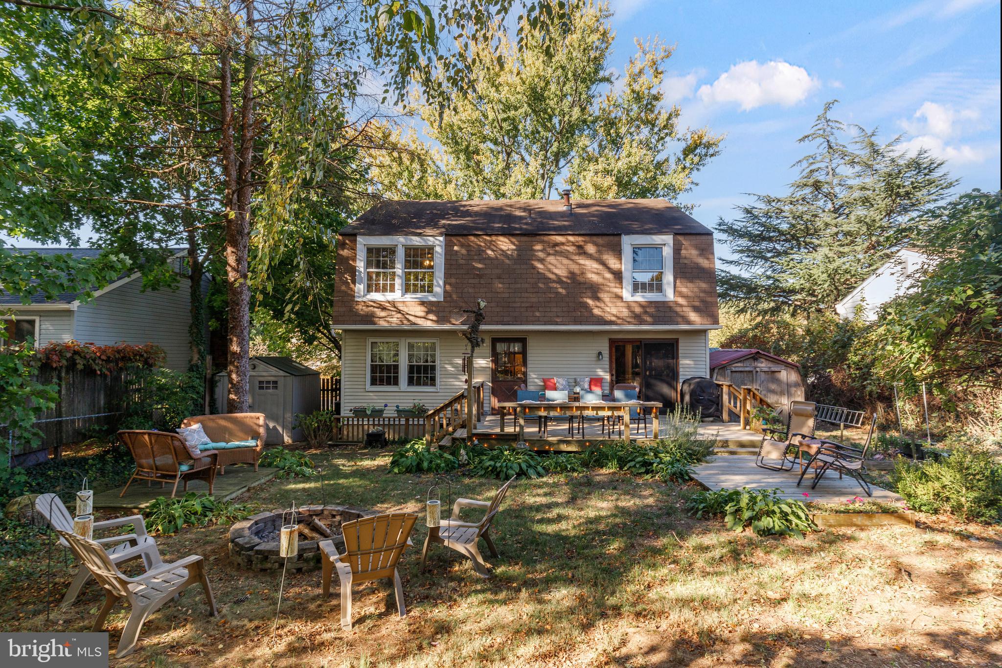 825 Ruxshire Dr