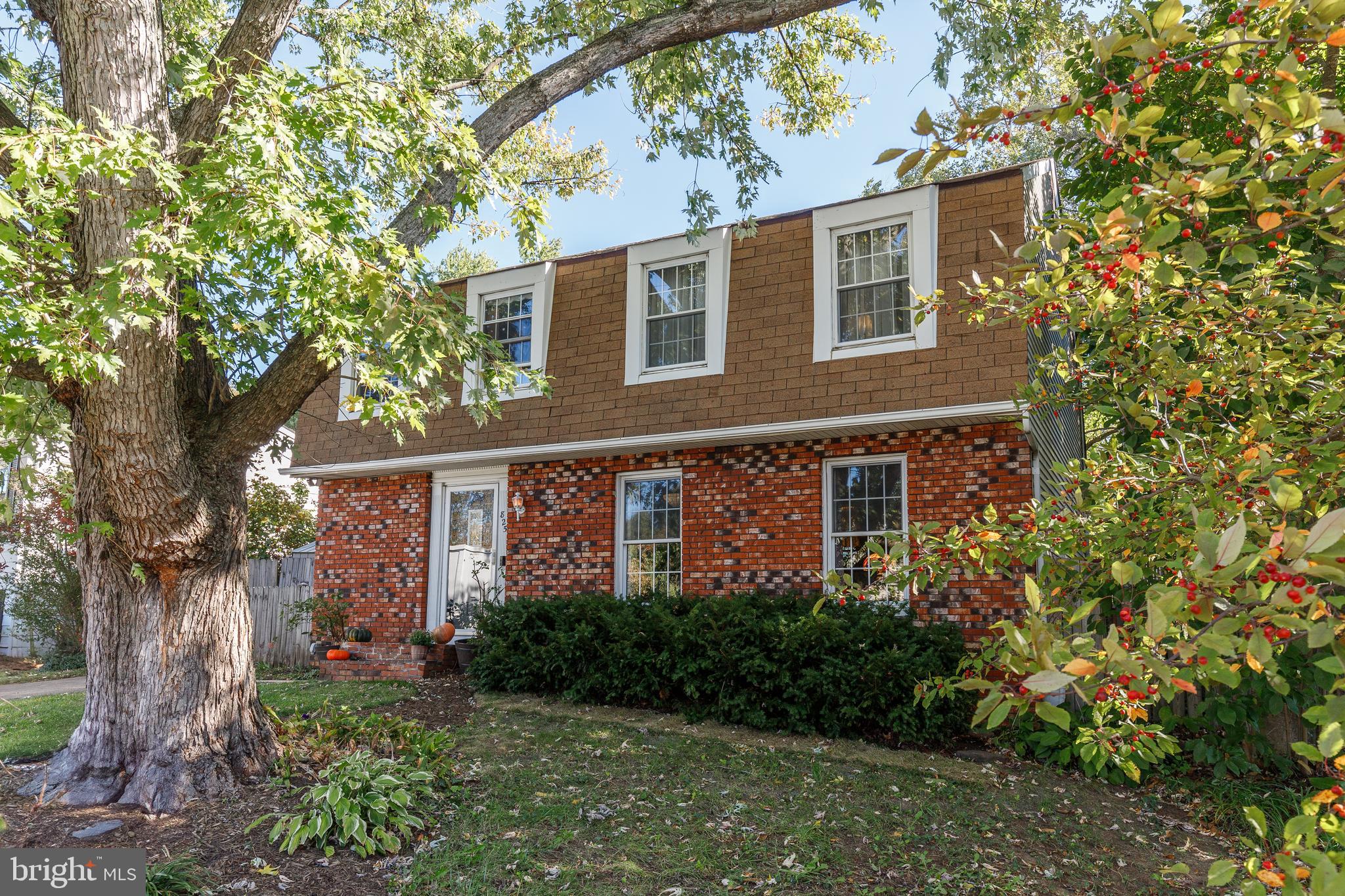 825 Ruxshire Dr