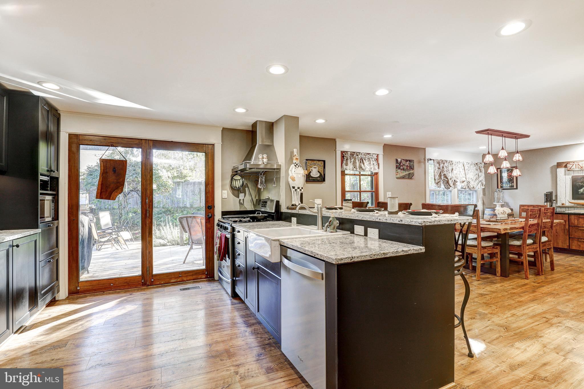 825 Ruxshire Dr