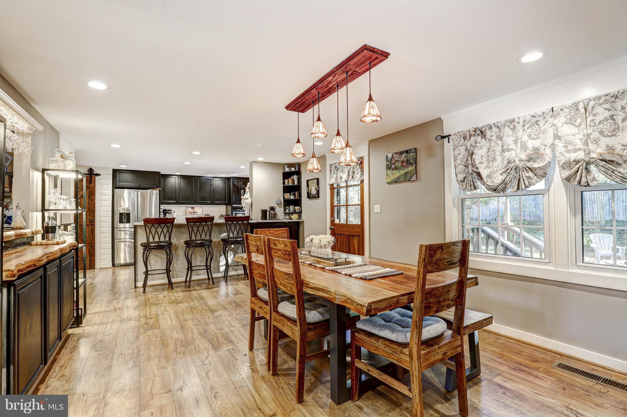 825 Ruxshire Dr