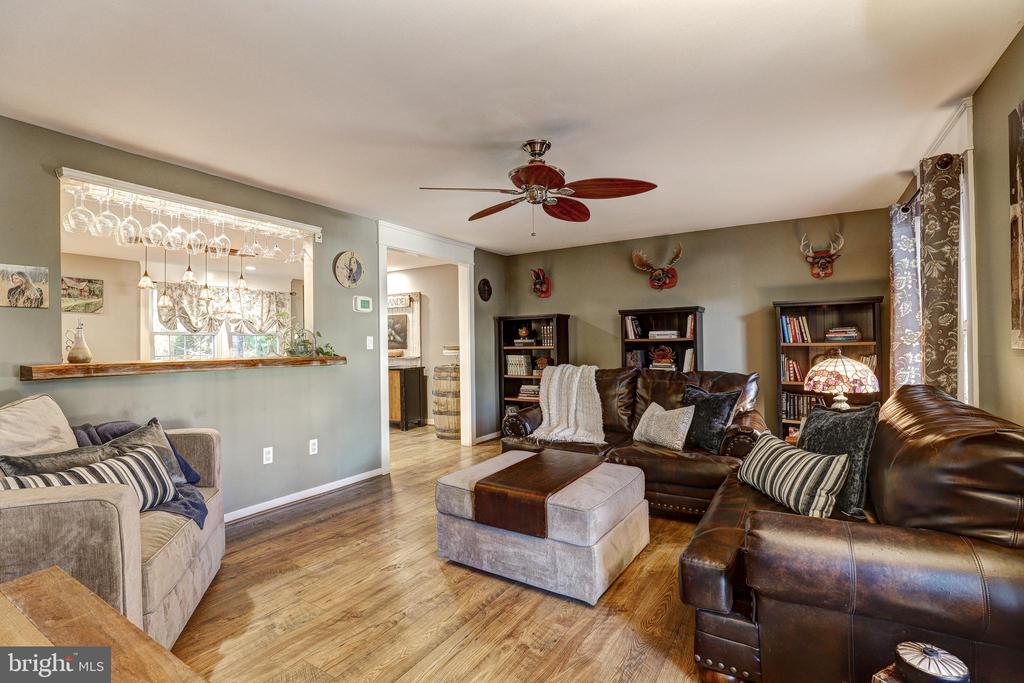 825 Ruxshire Dr