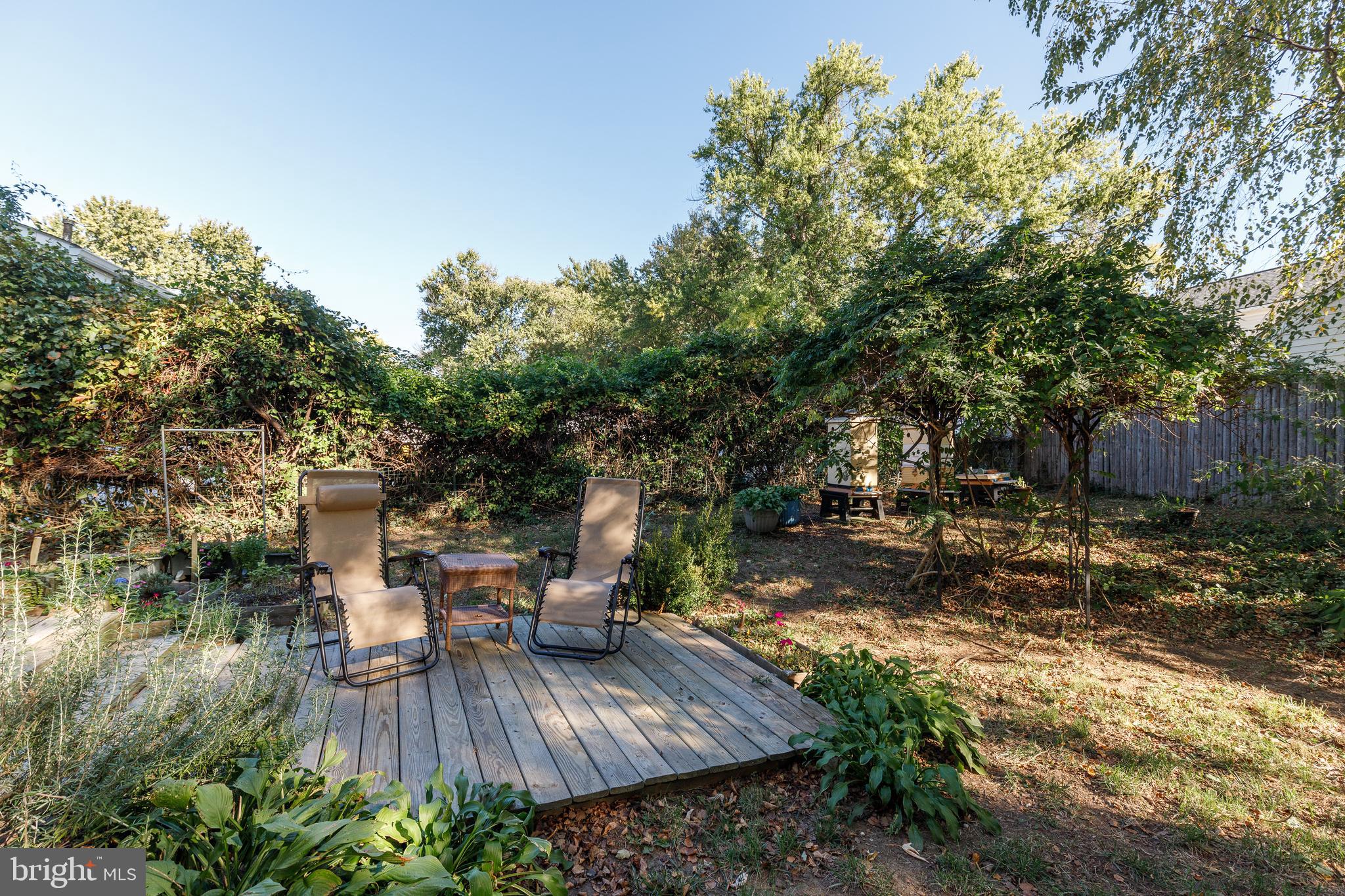825 Ruxshire Dr