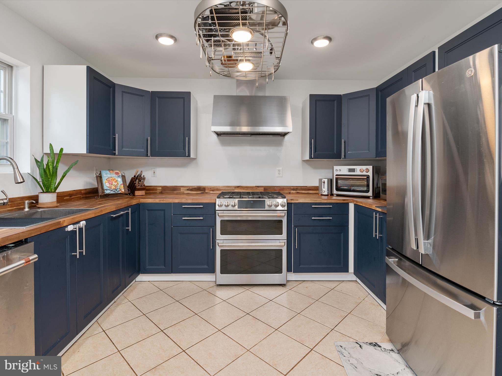 1424 Anna Marie Ct