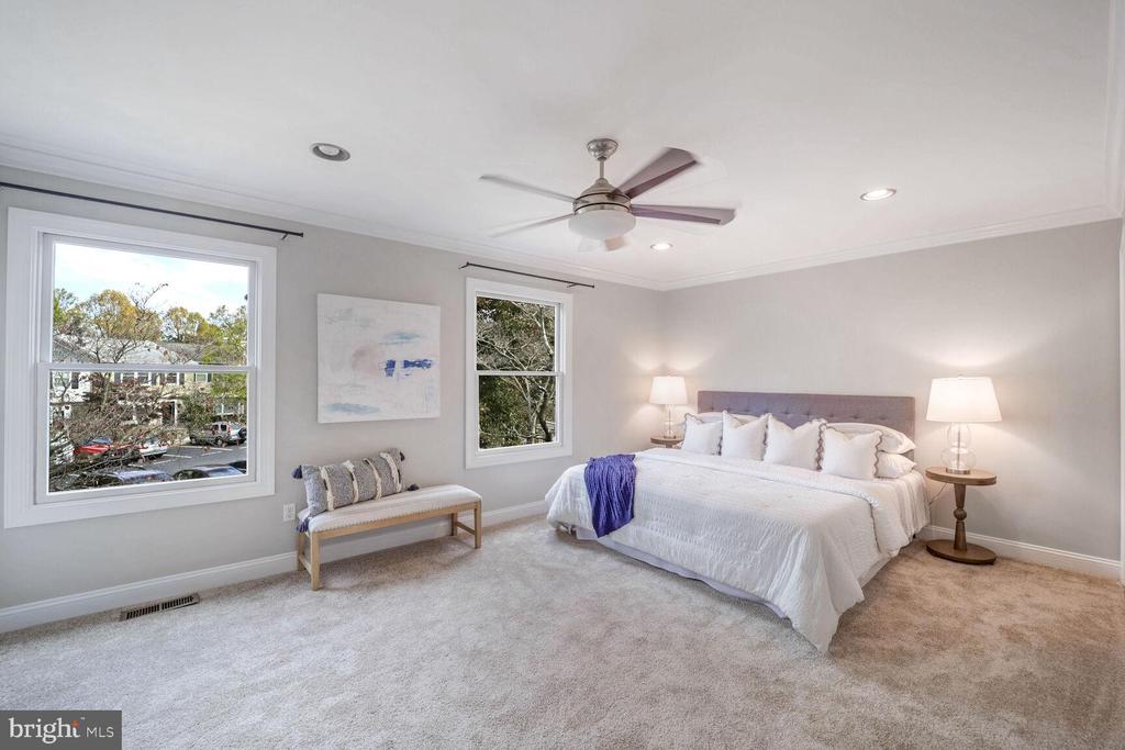 439 Colonial Ridge Ln