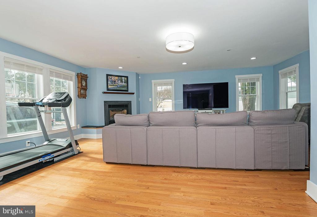 1277 Delmont Rd
