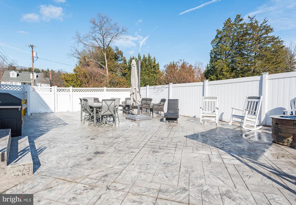 1277 Delmont Rd