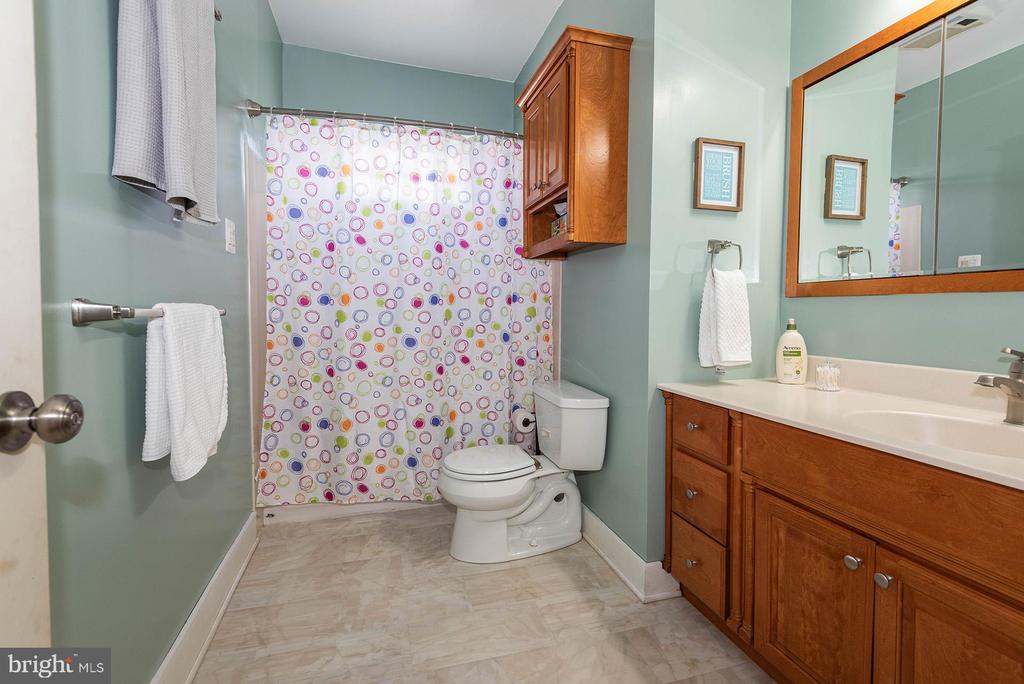 1277 Delmont Rd