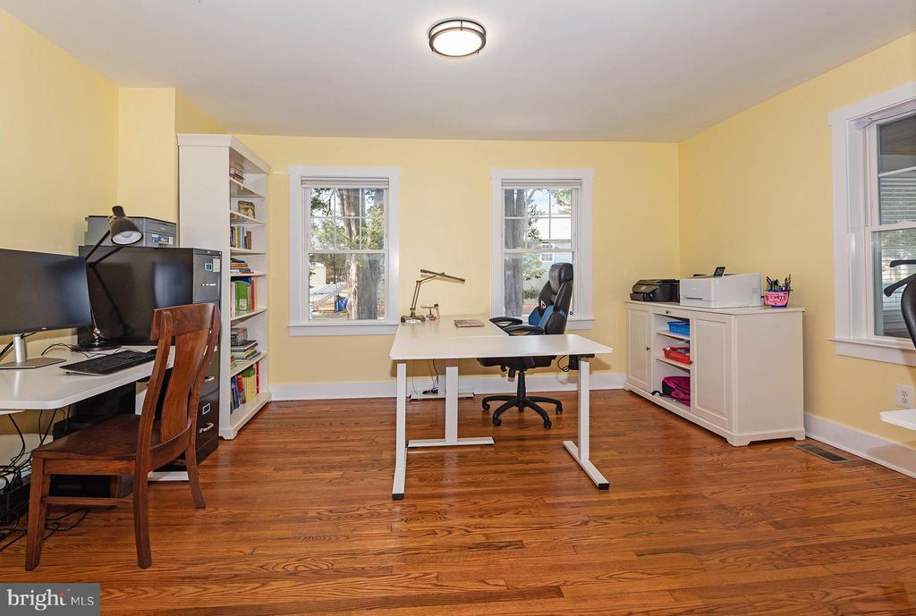 1277 Delmont Rd