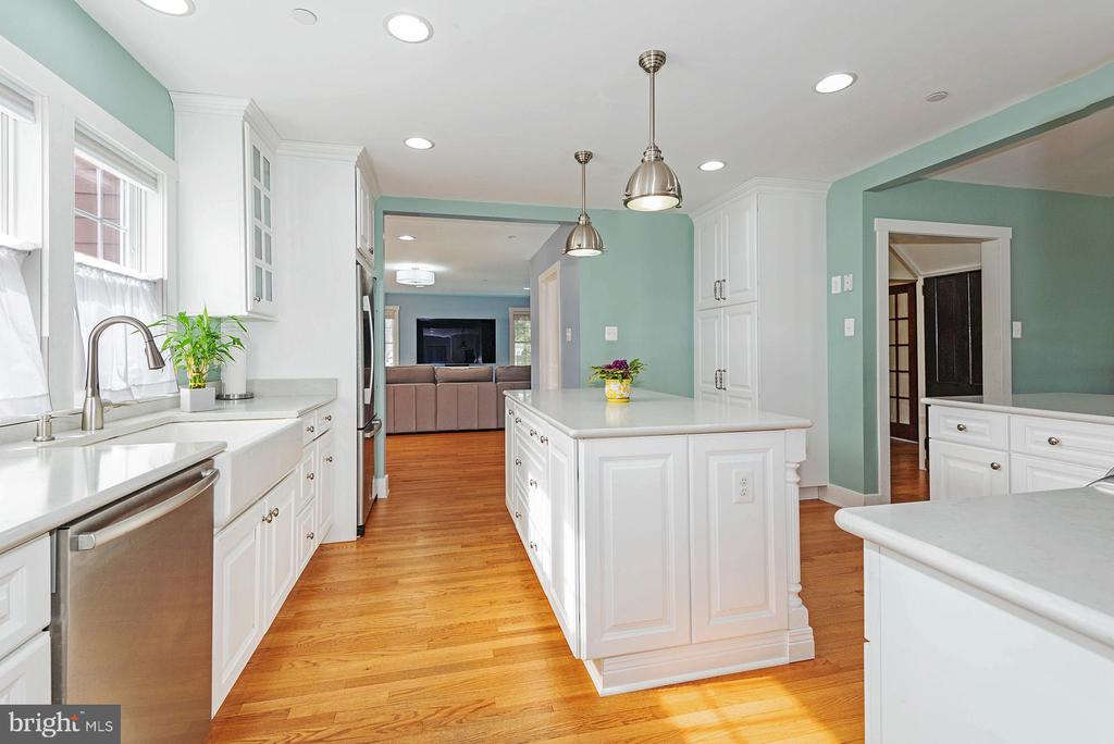 1277 Delmont Rd