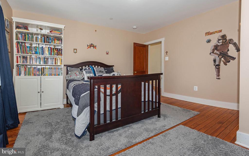 1277 Delmont Rd