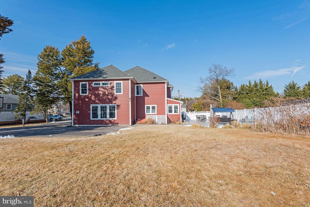 1277 Delmont Rd