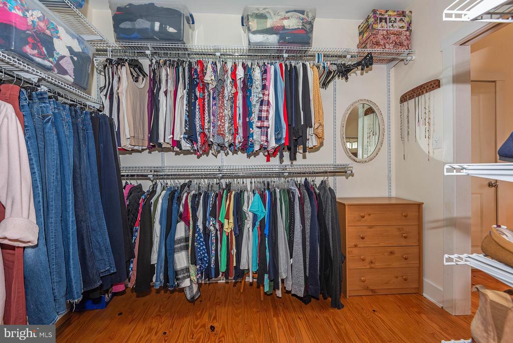 1277 Delmont Rd