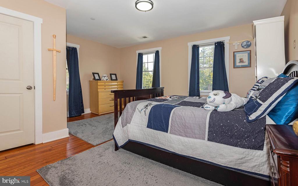1277 Delmont Rd