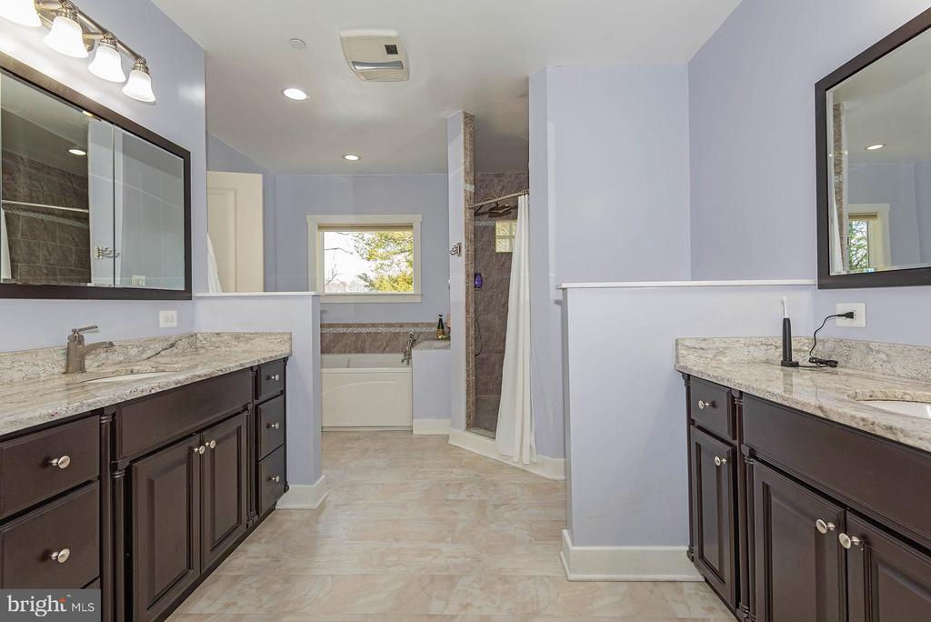 1277 Delmont Rd