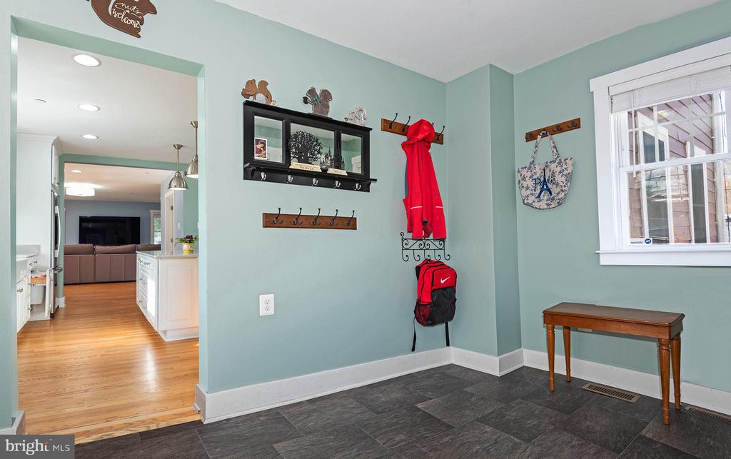 1277 Delmont Rd