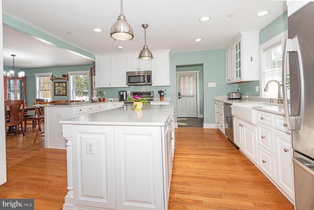 1277 Delmont Rd