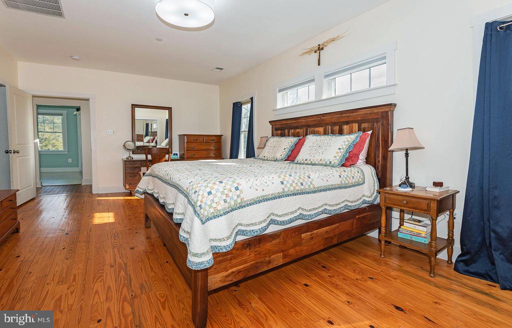 1277 Delmont Rd