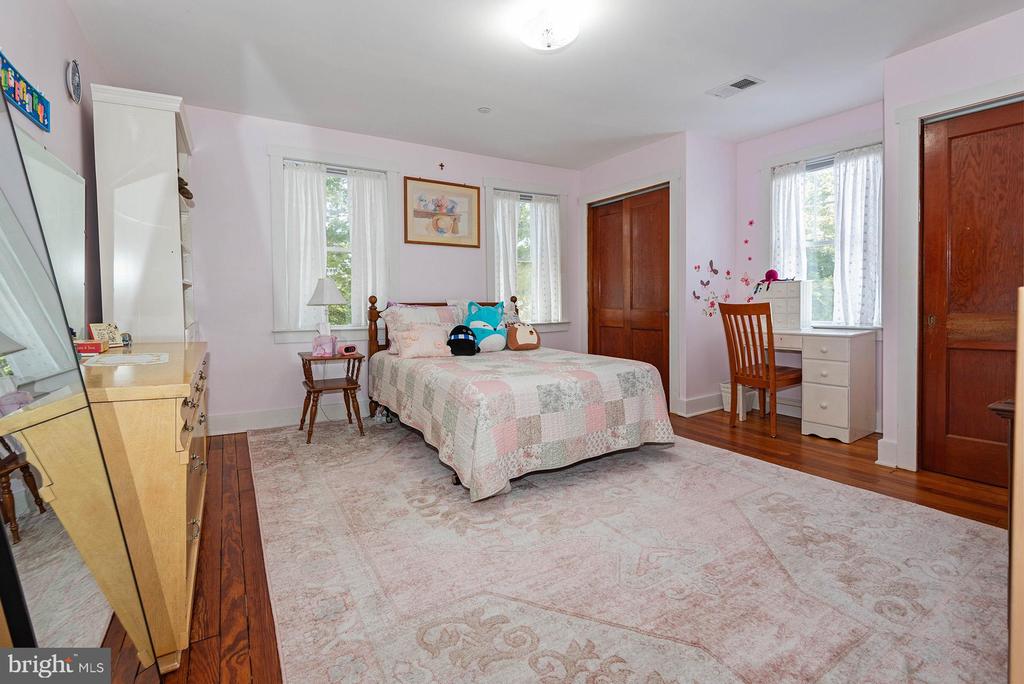 1277 Delmont Rd
