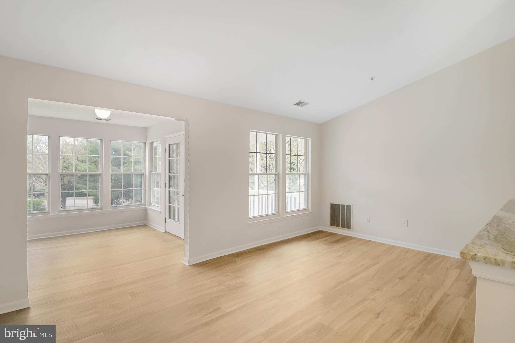 640 Belle Dora Ct #L-12j