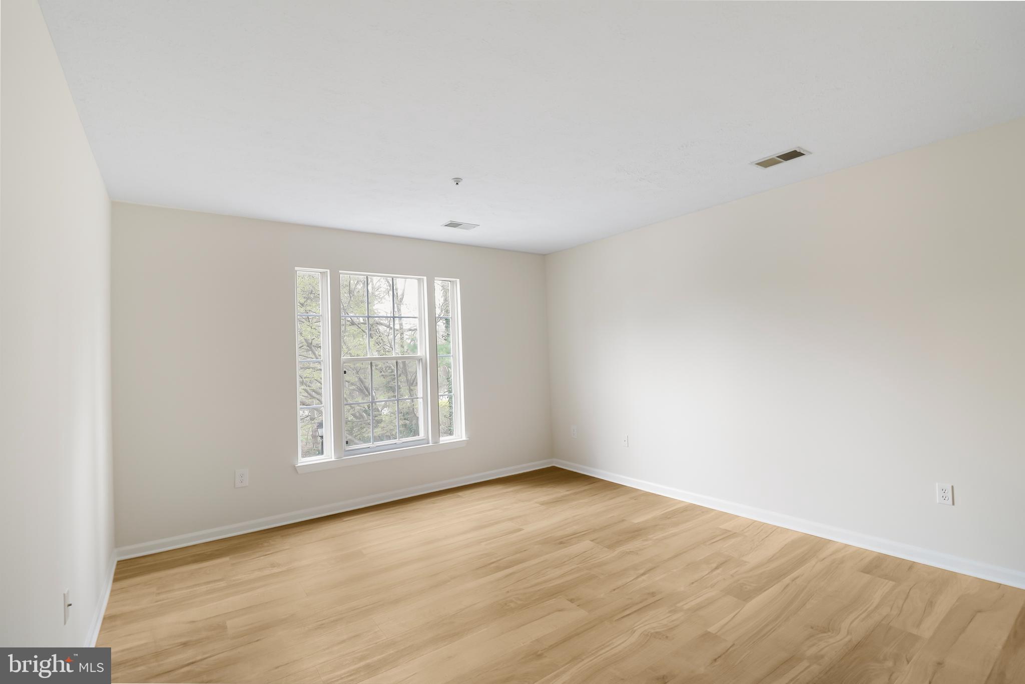 640 Belle Dora Ct #L-12j