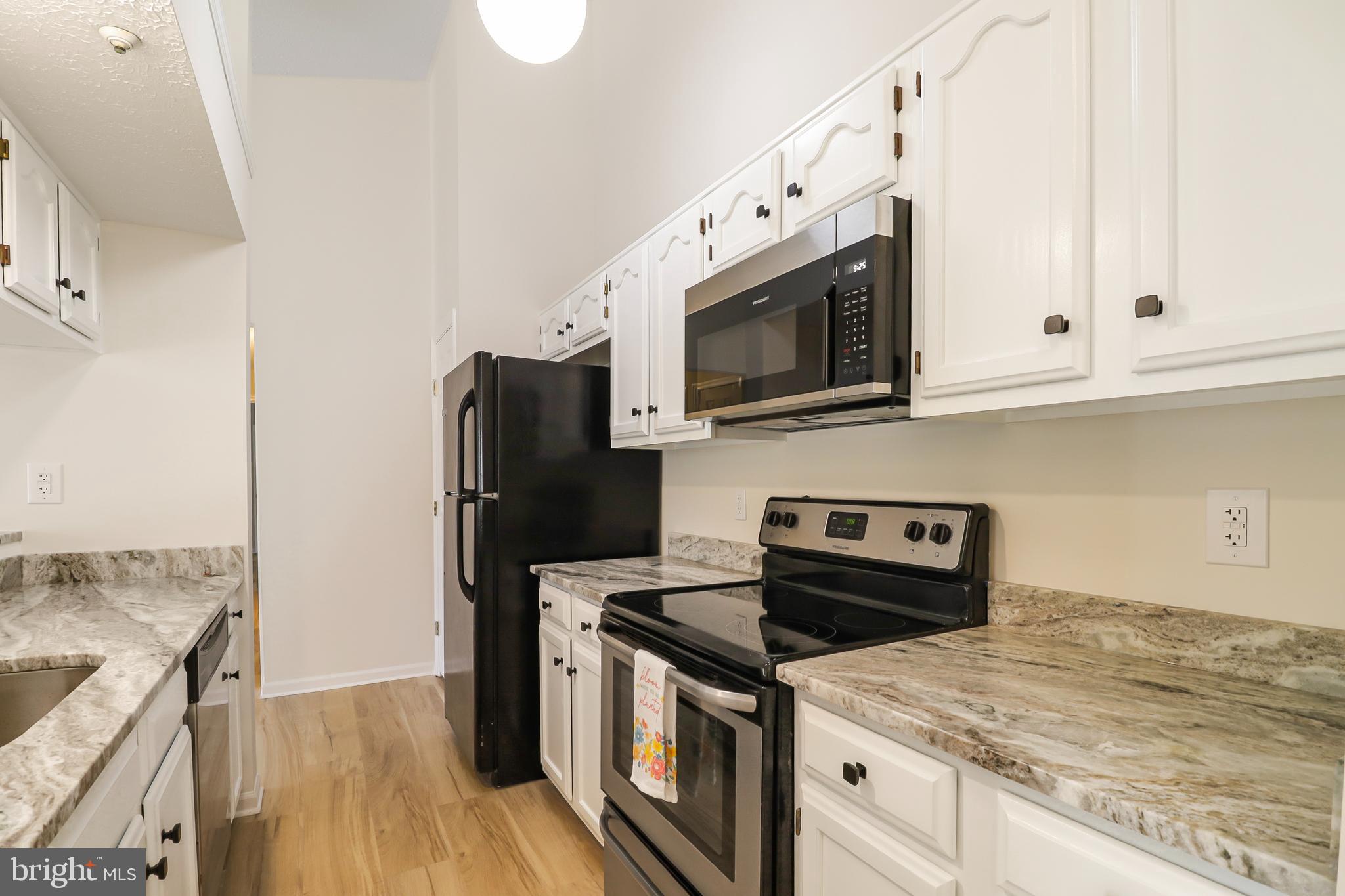 640 Belle Dora Ct #L-12j