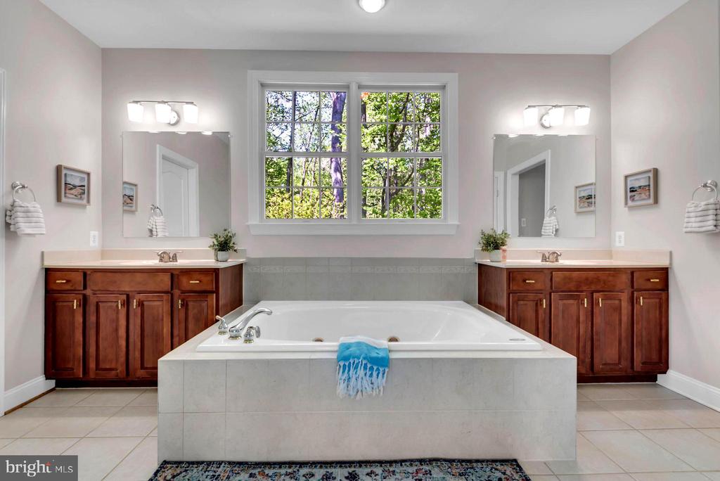 1604 Rabbit Foot Clover Ct
