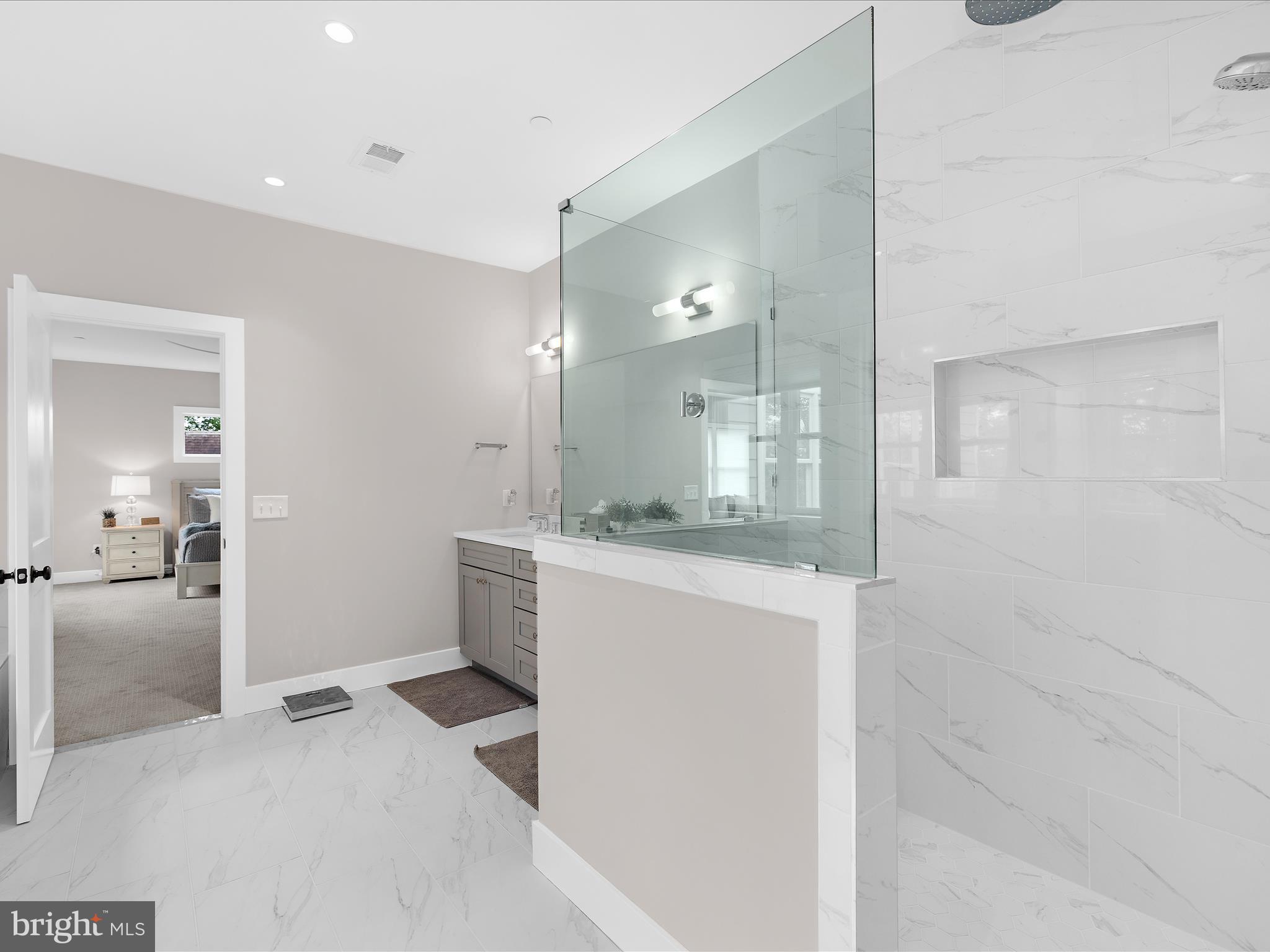 282a North Dr