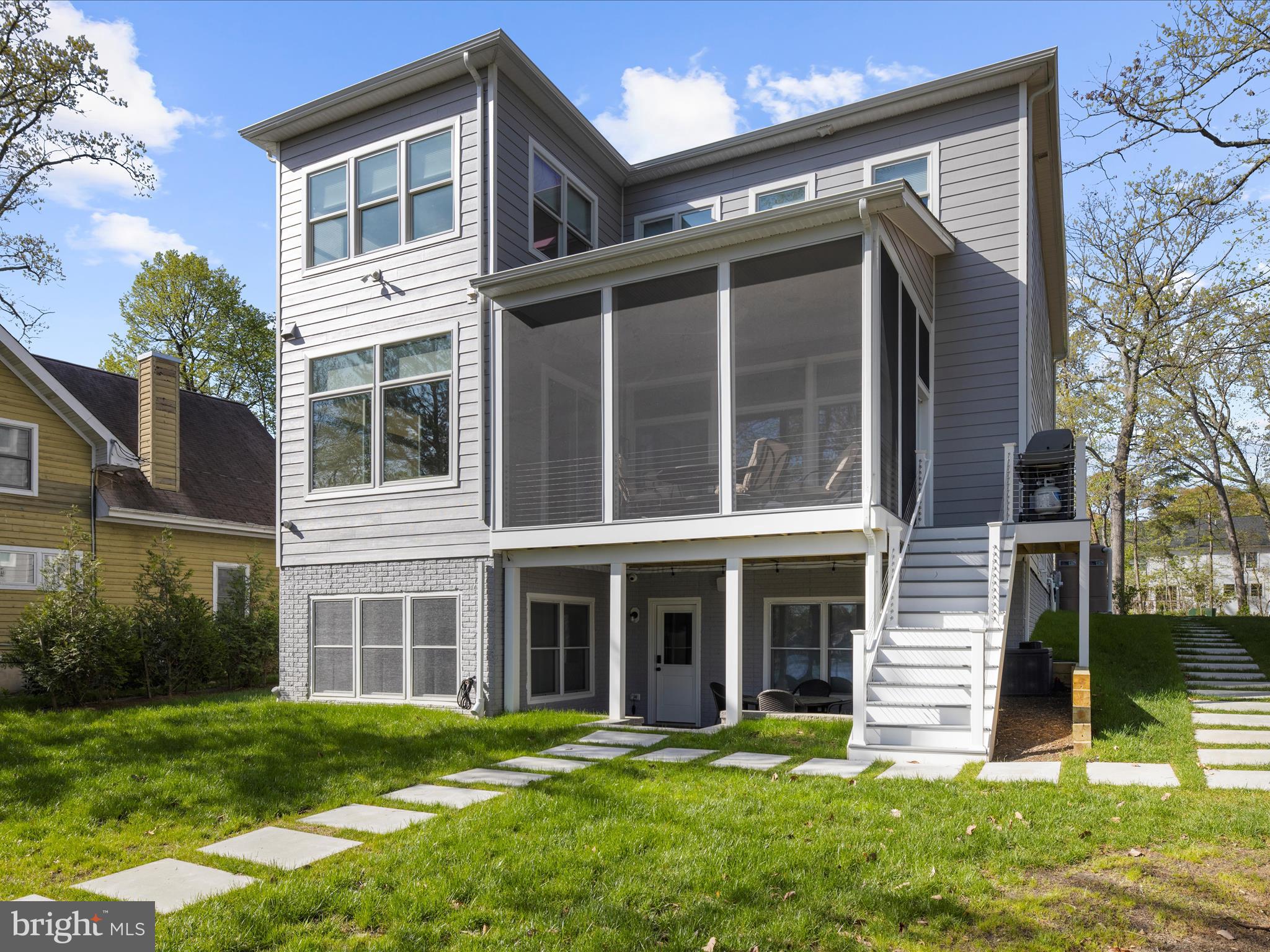282a North Dr