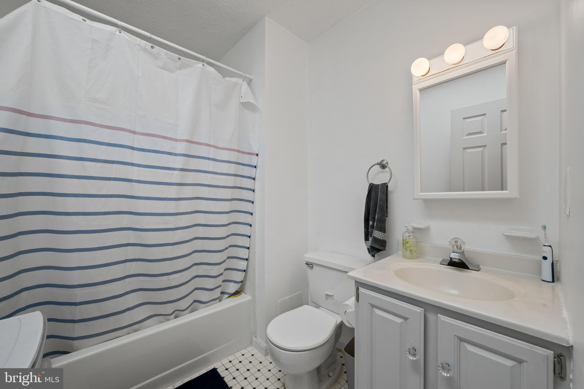 1337 BLACKWALNUT COURT