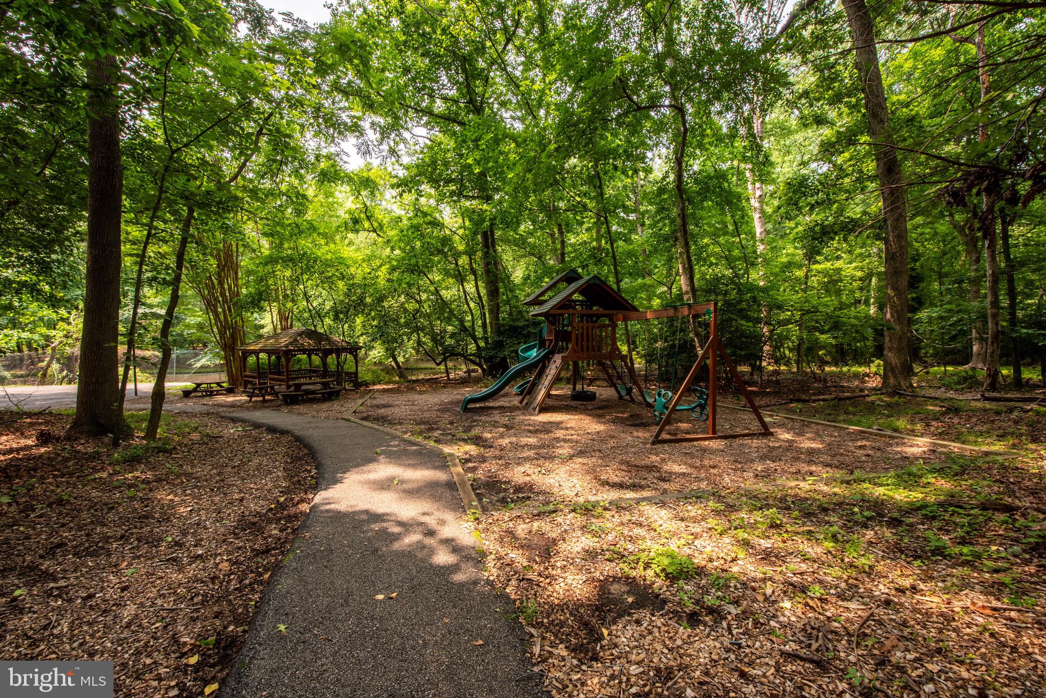 1337 BLACKWALNUT COURT