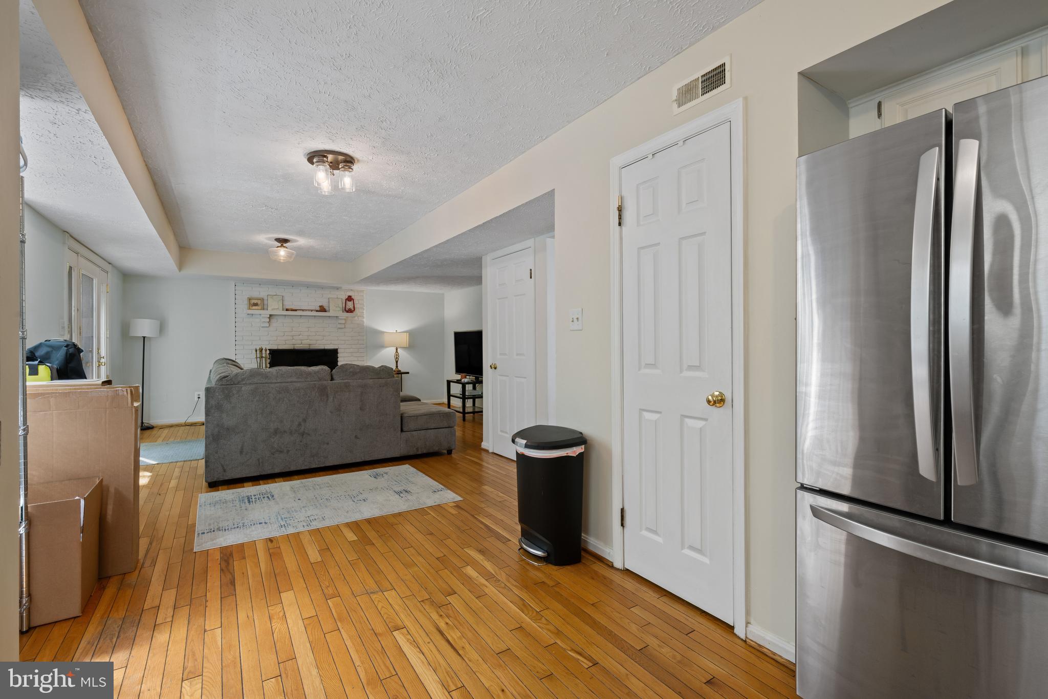 1337 BLACKWALNUT COURT