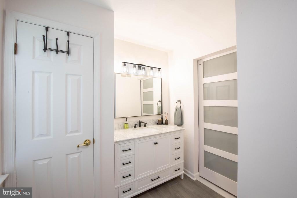 1337 BLACKWALNUT COURT