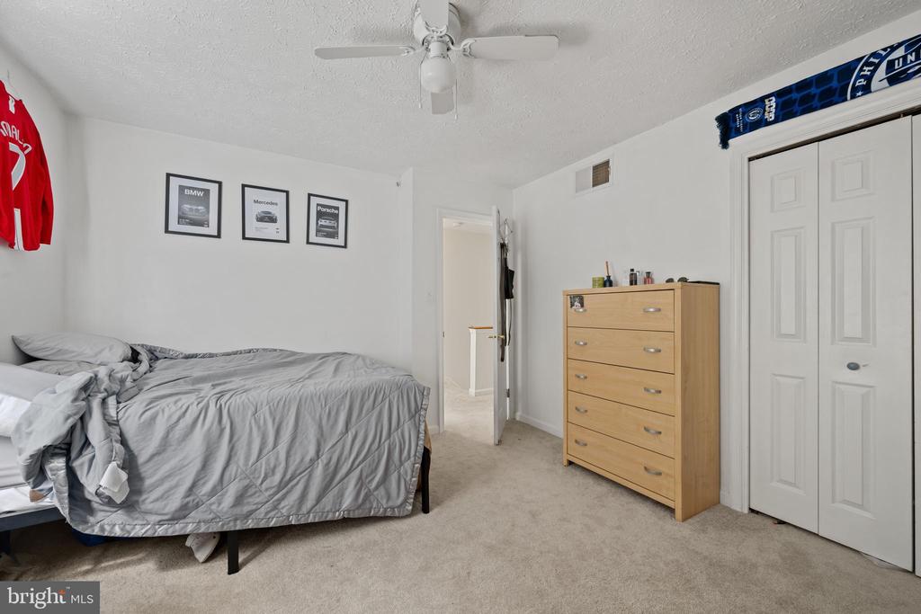 1337 BLACKWALNUT COURT