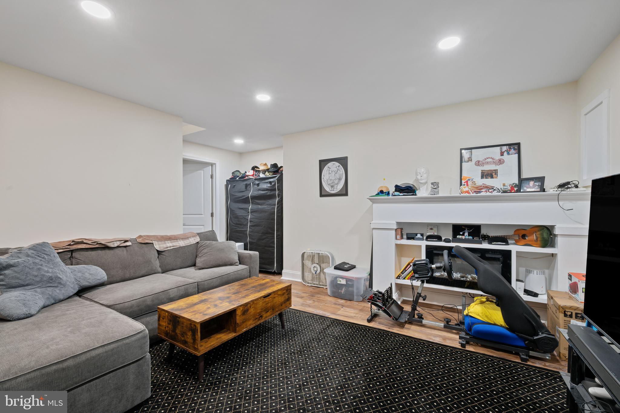 1337 BLACKWALNUT COURT