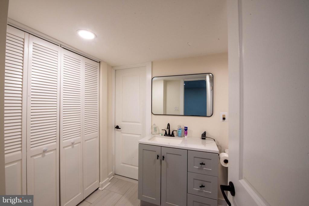 1337 BLACKWALNUT COURT